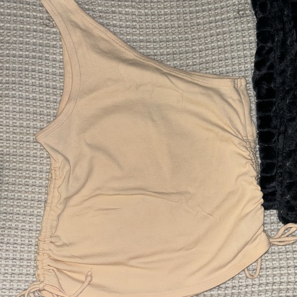 Cute top - Picture 4 of 4